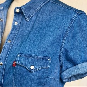 Levi’s Denim Button Up Shirt - Size Small
